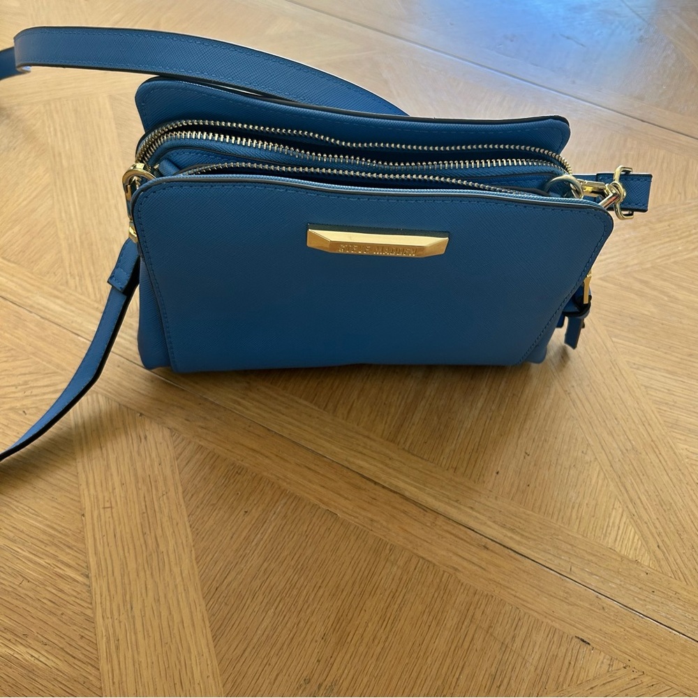 Steve‎ Madden Blue crossbody purse